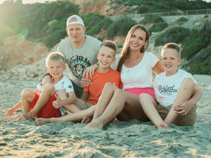 Family photoshoot in Alanya Cleopatra Beach at sunset